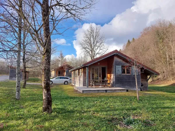 Où loger dans le Jura pour visiter les Cascades du Hérisson ?